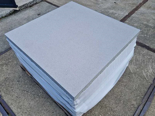 Tuintegels van beton (ca. 56m²) - afbeelding 1 van  4