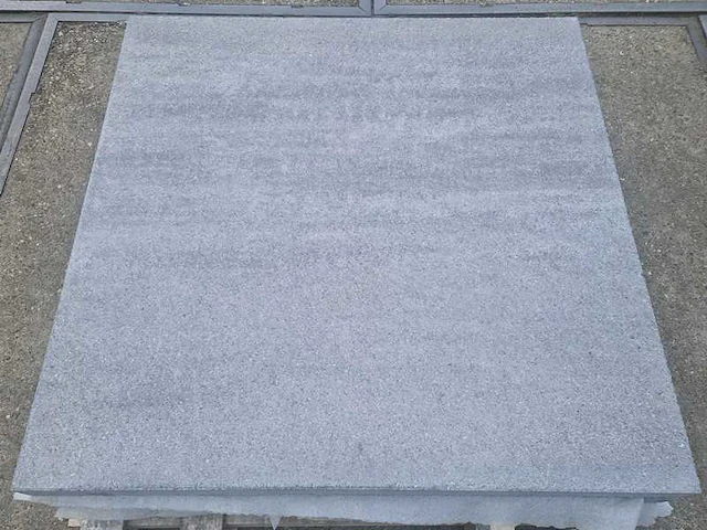 Tuintegels van beton (ca. 60m²) - afbeelding 3 van  3