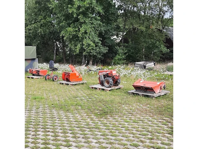 Tuintrekker met diverse werktuigen, gravely - afbeelding 1 van  21