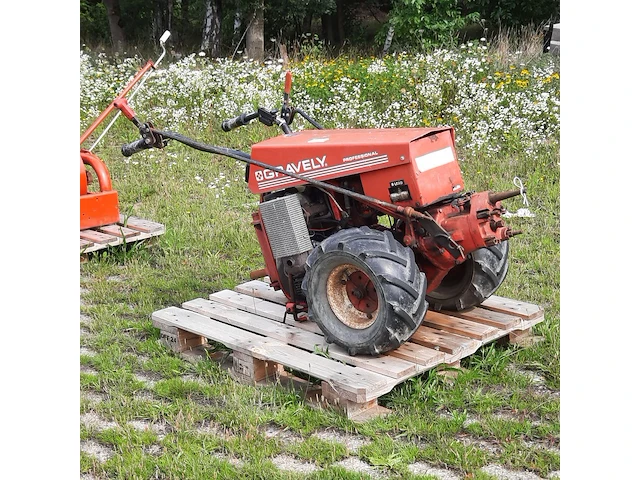 Tuintrekker met diverse werktuigen, gravely - afbeelding 15 van  21