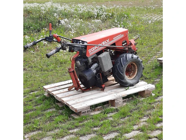 Tuintrekker met diverse werktuigen, gravely - afbeelding 17 van  21