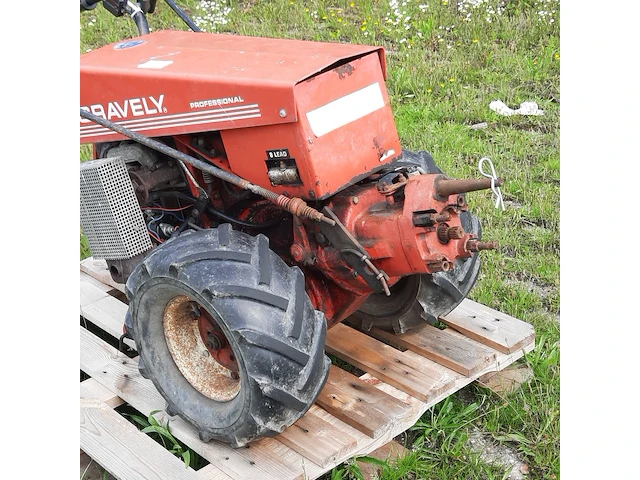 Tuintrekker met diverse werktuigen, gravely - afbeelding 21 van  21