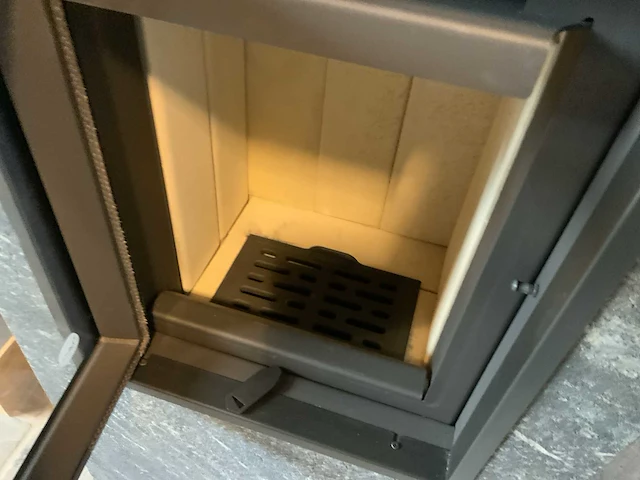 Tulikivi kammi 14 houtkachel - afbeelding 3 van  4