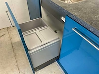 Tulp recht opgestelde keuken met vaatwasser inductieplaat en koel vries combinatie - afbeelding 4 van  29