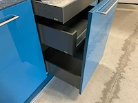 Tulp recht opgestelde keuken met vaatwasser inductieplaat en koel vries combinatie - afbeelding 7 van  29