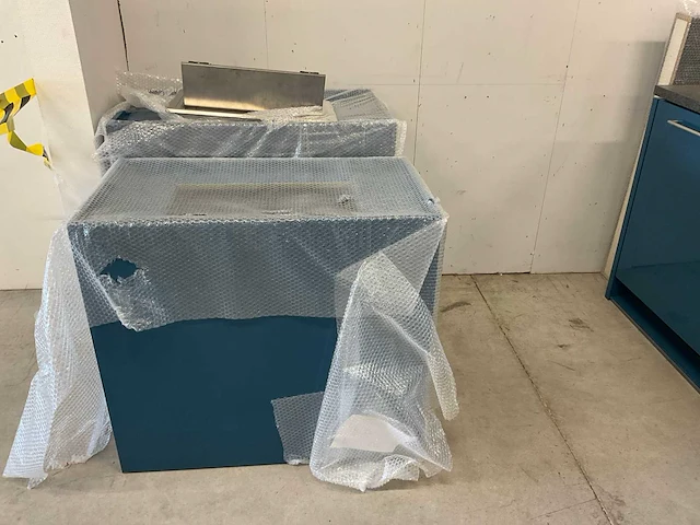 Tulp recht opgestelde keuken met vaatwasser inductieplaat en koel vries combinatie - afbeelding 13 van  29
