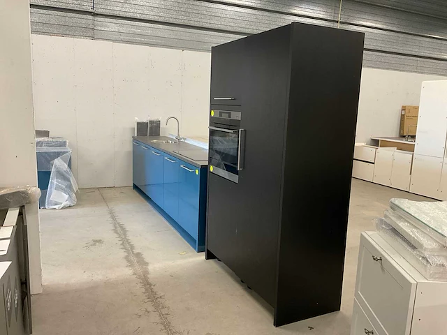 Tulp recht opgestelde keuken met vaatwasser inductieplaat en koel vries combinatie - afbeelding 24 van  29
