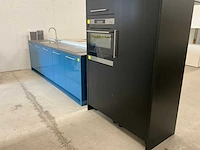 Tulp recht opgestelde keuken met vaatwasser inductieplaat en koel vries combinatie - afbeelding 25 van  29