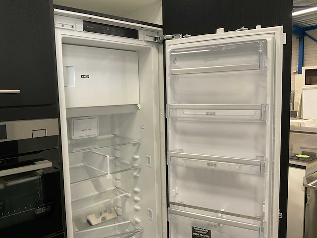 Tulp recht opgestelde keuken met vaatwasser inductieplaat en koel vries combinatie - afbeelding 28 van  29