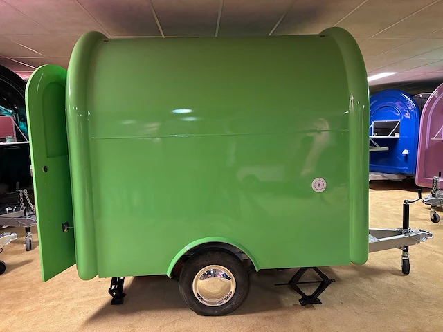 Tune - 2024 - pst-tn20 - groene foodtrailer - afbeelding 2 van  30
