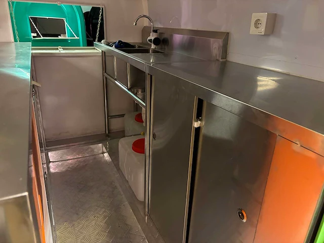 Tune - 2024 - pst-tn20 - groene foodtrailer - afbeelding 9 van  30