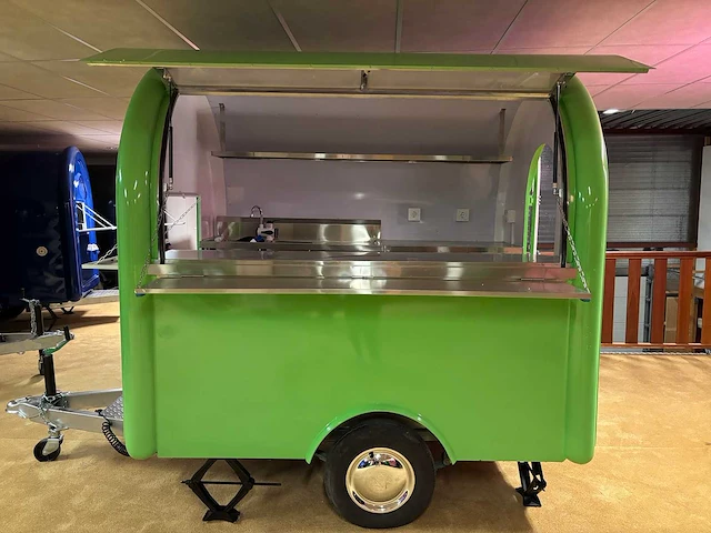 Tune - 2024 - pst-tn20 - groene foodtrailer - afbeelding 1 van  30