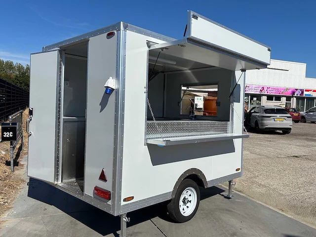Tune - box - foodtruck - 2025 - afbeelding 3 van  24