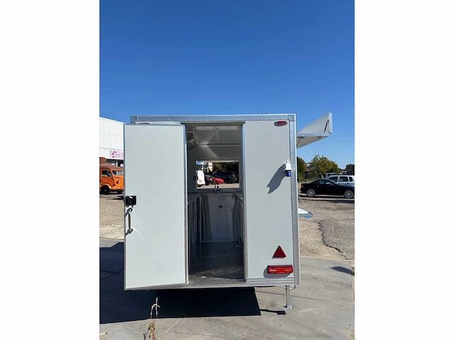 Tune - box - foodtruck - 2025 - afbeelding 4 van  24