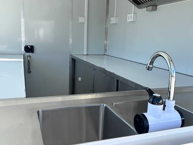 Tune - box - foodtruck - 2025 - afbeelding 8 van  24