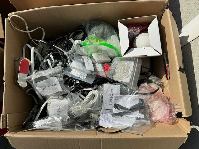 Tunstall 4000+ alarmeringssysteem met diverse toebehoren - afbeelding 1 van  7