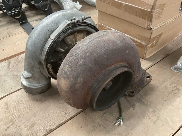 Turbo supercharger - afbeelding 1 van  4