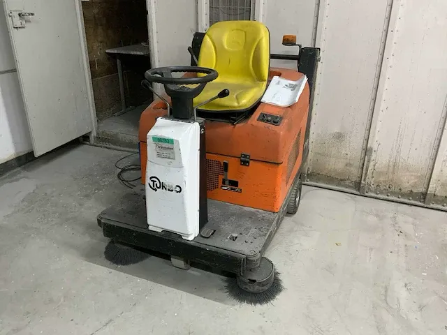 Turbo t7005 plus zelfrijdende veegmachine - afbeelding 1 van  9