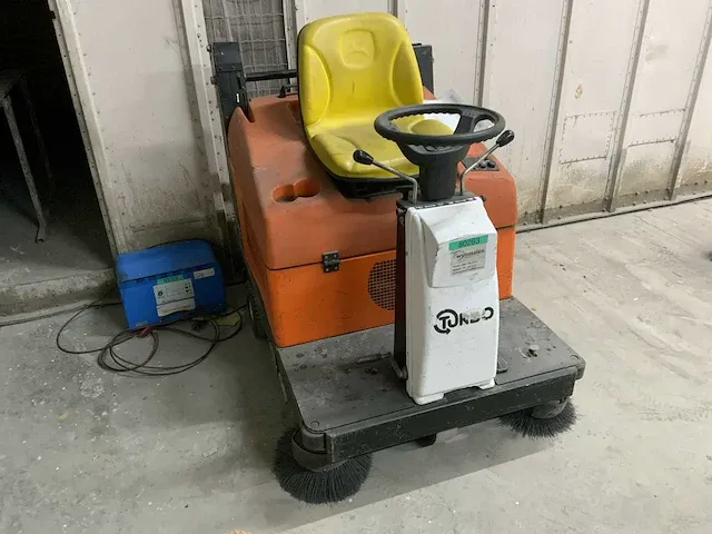 Turbo t7005 plus zelfrijdende veegmachine - afbeelding 2 van  9