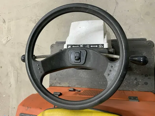 Turbo t7005 plus zelfrijdende veegmachine - afbeelding 5 van  9
