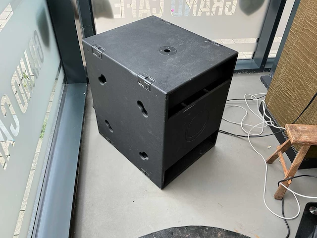 Turbosound - nuq118b-an - subwoofer - afbeelding 1 van  2