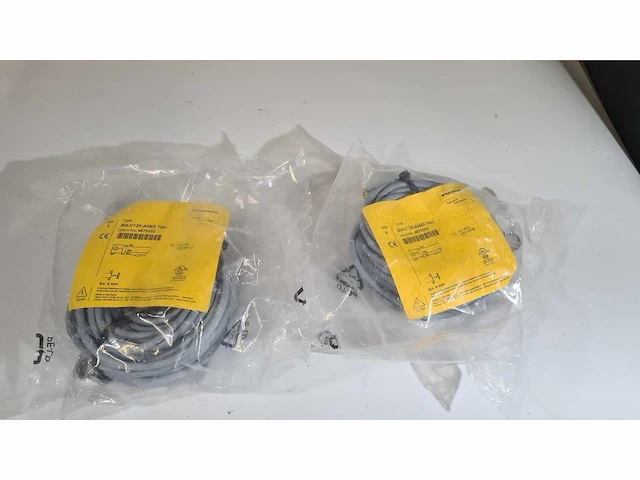 Turck - bi4-g12k-an6x 10m - naderingsschakelaar (2x) - afbeelding 1 van  3