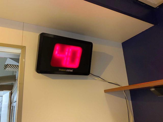 Turno system digitaal klanten nummerbord met bedieningspaneel - afbeelding 2 van  5