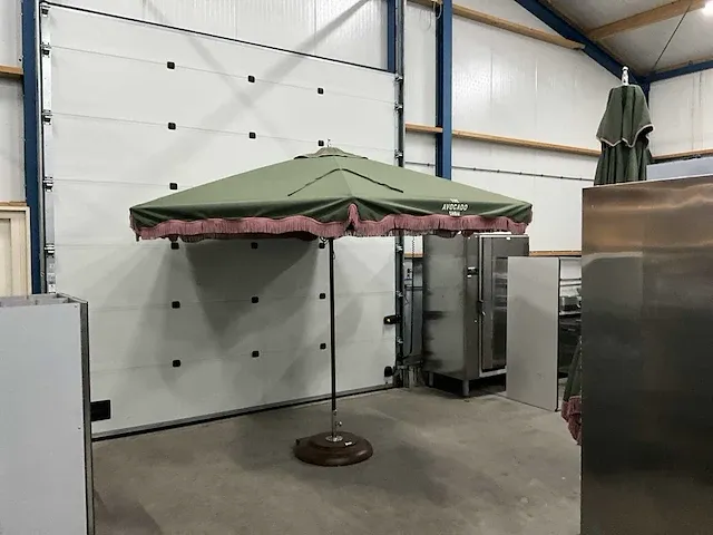 Tuuci parasol met voet (2x) - afbeelding 1 van  6