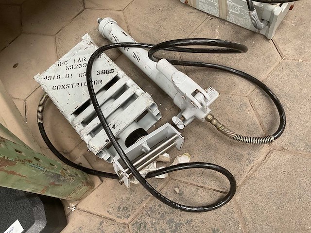 Tuxco hydraulic tire constrictor - afbeelding 1 van  3