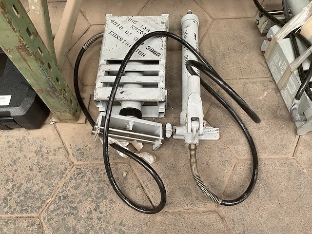 Tuxco hydraulic tire constrictor - afbeelding 2 van  3