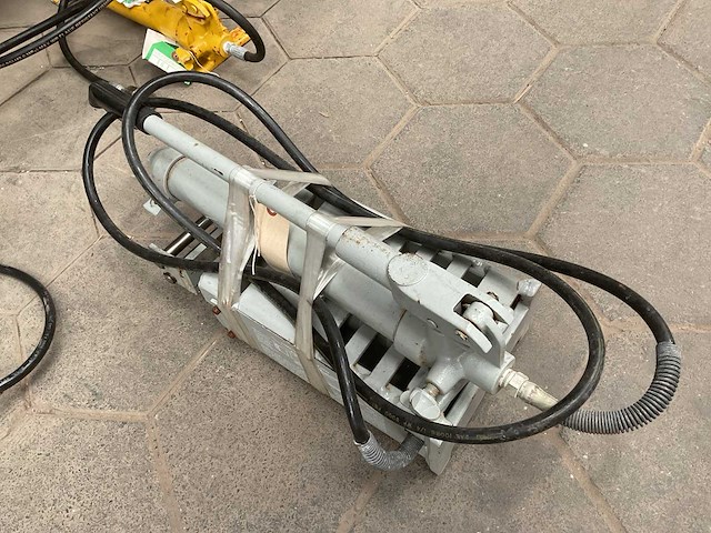 Tuxco hydraulic tire constrictor - afbeelding 1 van  3