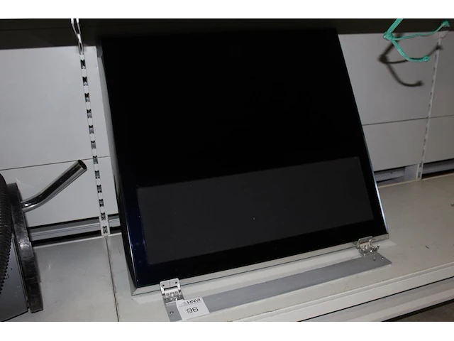Tv bang & olufsen 32 inch met speaker onder beeldscherm. inclusief muurbeugel. margeproduct - afbeelding 1 van  2