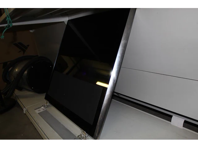Tv bang & olufsen 32 inch met speaker onder beeldscherm. inclusief muurbeugel. margeproduct - afbeelding 2 van  2