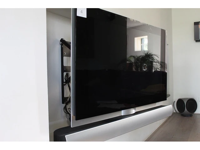 Tv bang & olufsen met soundbar en uitschuifbare muurbeugel. type tv: beovision 7-40. middels apple-tv en/of... - afbeelding 3 van  3