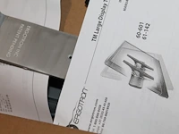 Tv-beugels en -steunen in diverse maten en uitvoeringen op planken, in schappen en in flightcase. - afbeelding 7 van  8