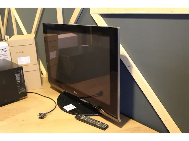 Tv lg, 39 inch, met afstandsbediening - afbeelding 2 van  2