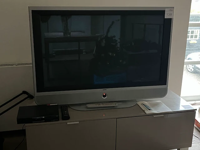 Tv loewe modus l42 met afstandsbediening. inclusief humax decoder irhd-5000c met afstandsbediening - afbeelding 1 van  3
