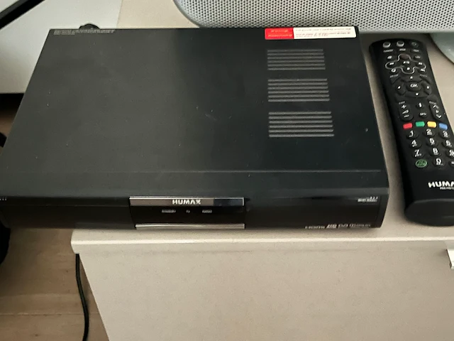 Tv loewe modus l42 met afstandsbediening. inclusief humax decoder irhd-5000c met afstandsbediening - afbeelding 2 van  3