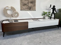 Tv-meubel met wit marmeren blad by italia, walnoot / wit marmer - afbeelding 1 van  10