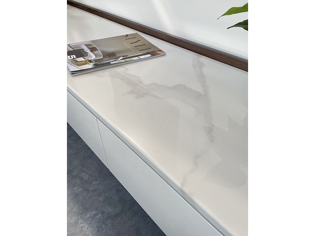 Tv-meubel met wit marmeren blad, by italia, walnoot / wit marmer - afbeelding 11 van  13