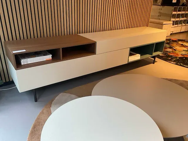 Tv meubel - afbeelding 1 van  7