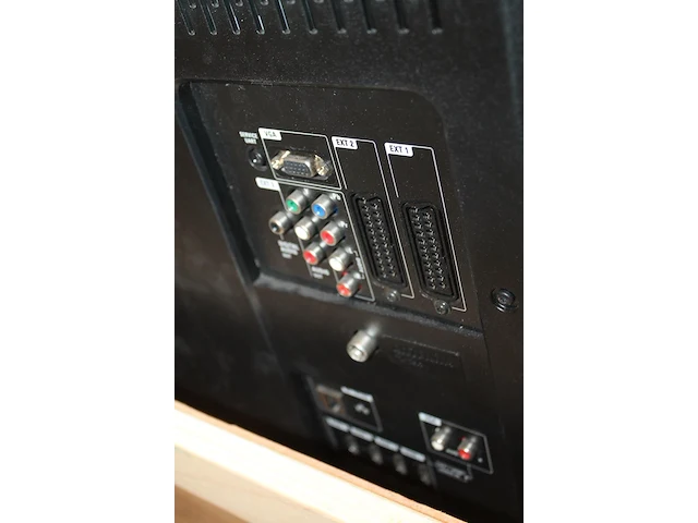 Tv philips 56pfl9954h/12 56 inch in houten kist. let op! afstandsbediening ontbreekt. - afbeelding 2 van  2