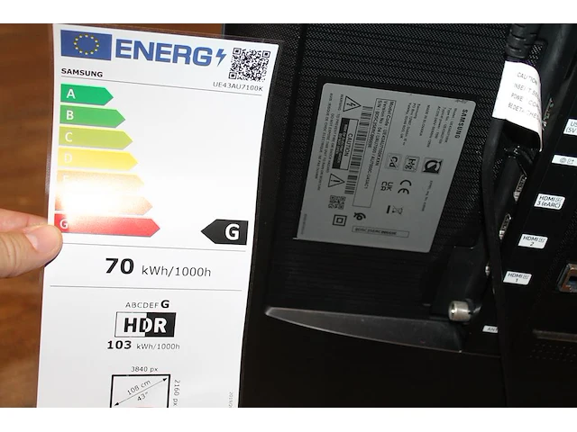 Tv samsung 49 inch op statief met afstandsbediening. - afbeelding 2 van  2