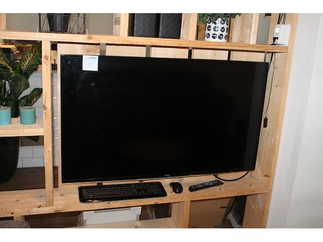 Tv samsung 49 inch op statief met afstandsbediening. reeds gedemoteerd - afbeelding 3 van  4