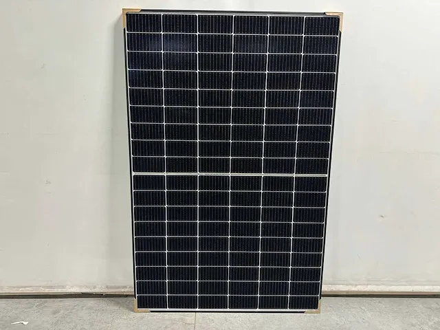 Tw solar - set van 10 black (410 wp) zonnepanelen en 1 solax x1-3.6-t-d omvormer (1-fase) - afbeelding 6 van  12