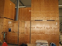 Twaalf opslagboxen met o.a. afmeting 220 x 240 x 255 cm. - afbeelding 1 van  2