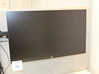 Twee 27 inch monitoren lg aan verstelbare bureau standaard. - afbeelding 2 van  2