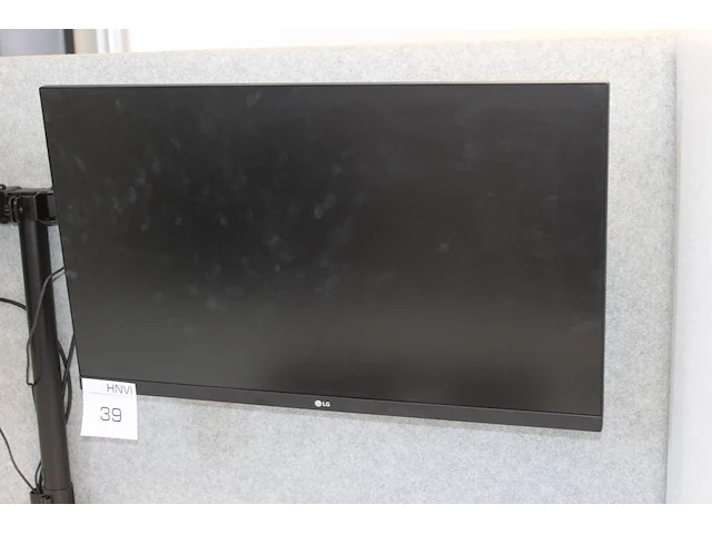 Twee 27 inch monitoren lg aan verstelbare bureaustandaard. - afbeelding 2 van  2