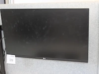 Twee 27 inch monitoren lg aan verstelbare bureaustandaard. - afbeelding 2 van  2