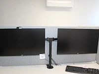 Twee 27 inch monitoren lg aan verstelbare bureaustandaard. - afbeelding 1 van  2